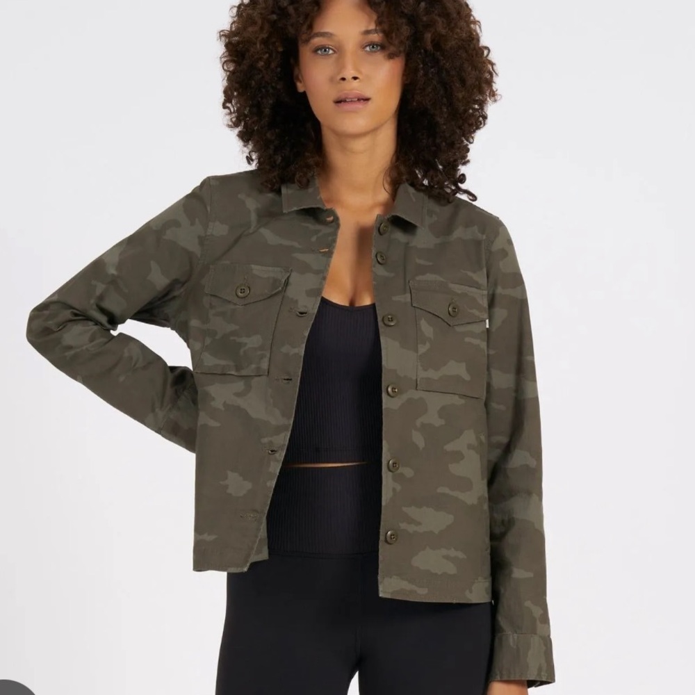 Vuori Ripstop Jacket Size Medium in Camo